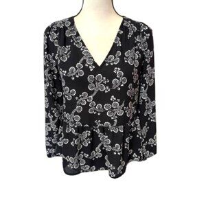 2/$30 NWT Loft Black with White Floral V Neck Long Sleeve Blouse Size XSP #2297